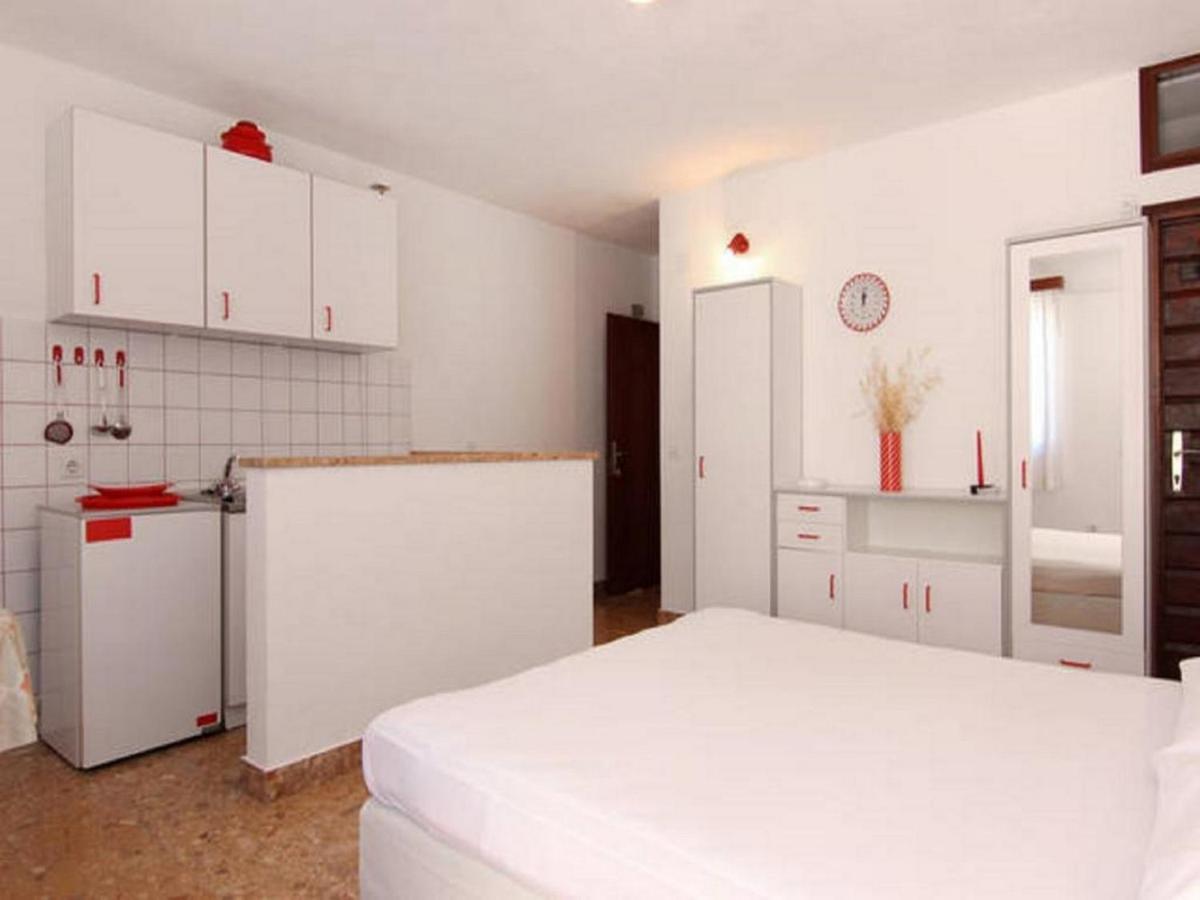 Apartments Nadia Bol Buitenkant foto